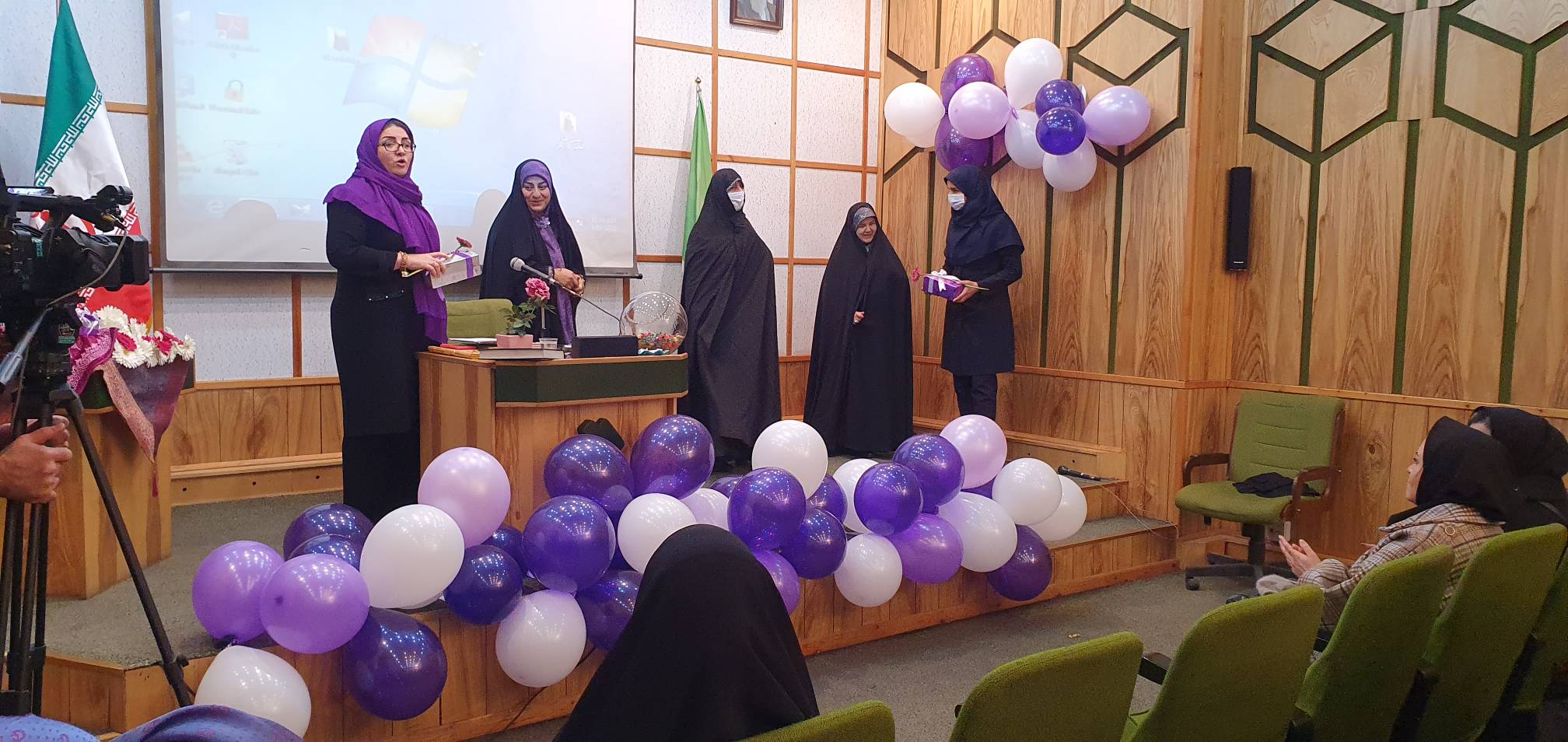 برگزاری مراسم گرامیداشت روز زن در شبکه دو
