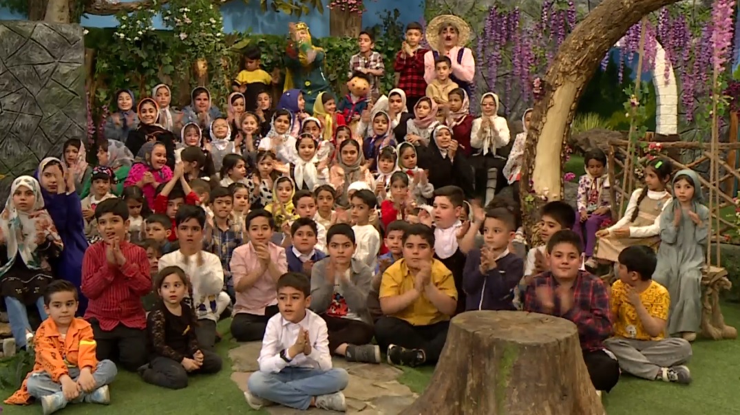 تبریک روز معلم در برنامه باغ شادونه توسط کودکان