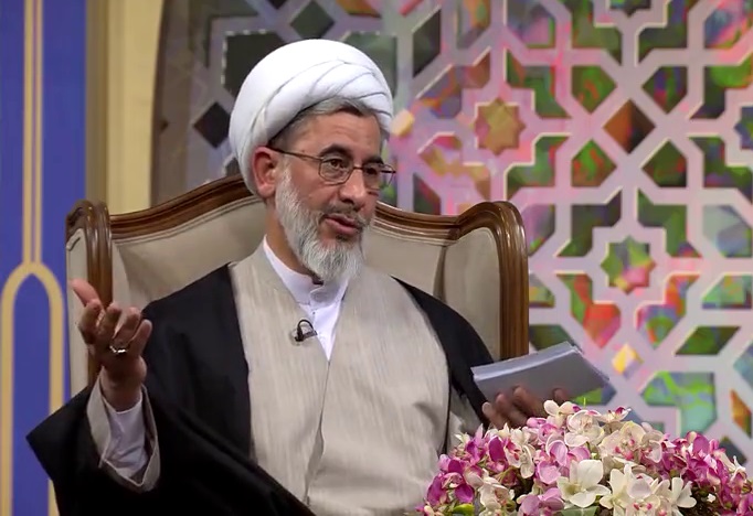 قرآن به تدبر دعوت می‌کند و از تقلید کورکورانه باز می دارد